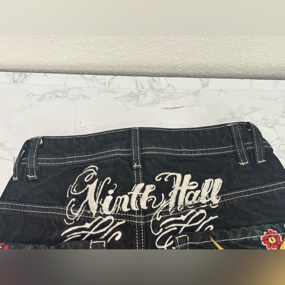 Ninth Hall Women’s Idle Rinse Black Denim Jeans shorts Size 0 Embroidered - Picture 4 of 6